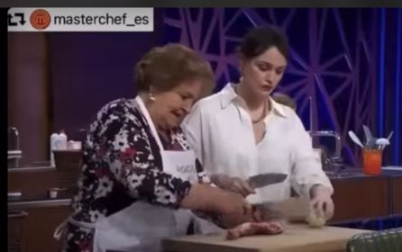 Rosario y su nieta Olivia, manos a la obra