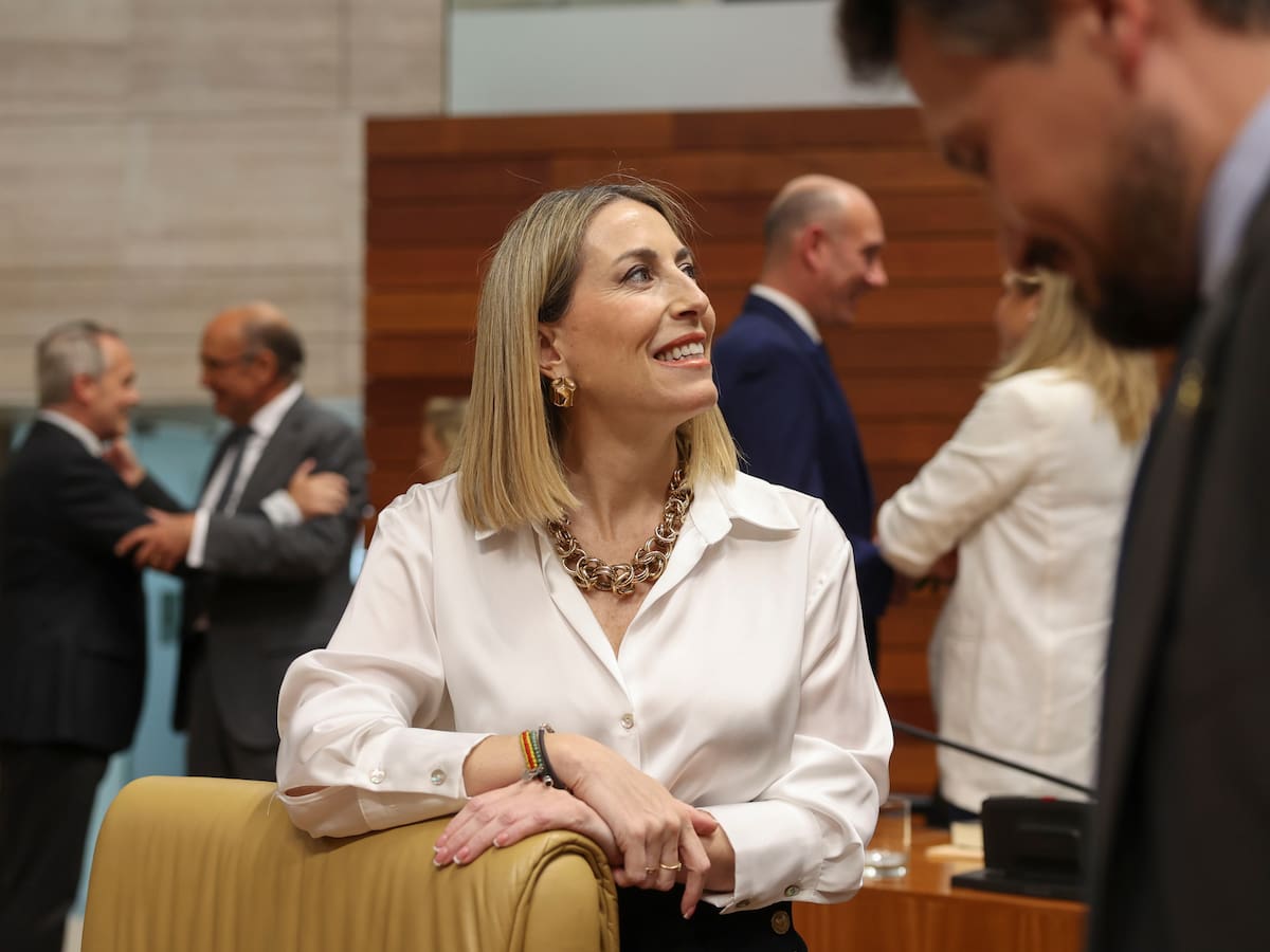 María Guardiola defiende su segundo intento de investidura con la previsión de ser nombrada presidenta