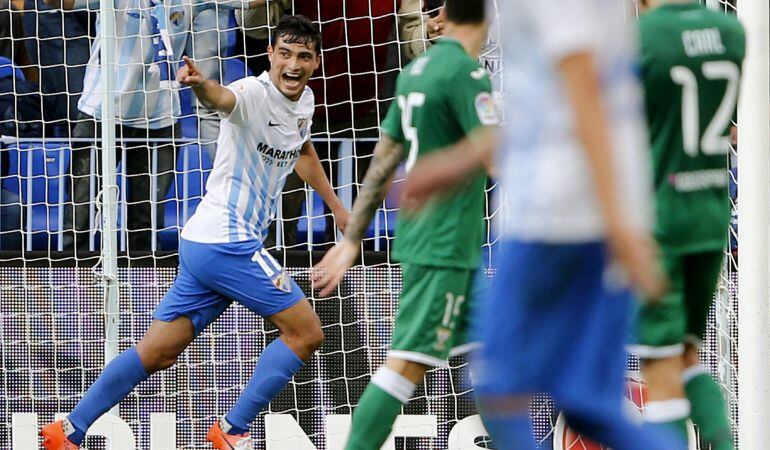 El centrocampista uruguayo del Málaga &#039;Chory&#039; Castro celebra su gol, segundo del equipo ante el Leganés, durante el partido de la novena jornada de la liga de Primera División