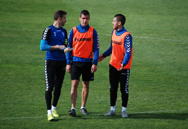 Garrido junto con Cifuentes y Josete durante un entrenamiento.