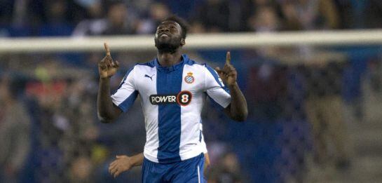 Caicedo celebra uno de sus goles ante el Valencia