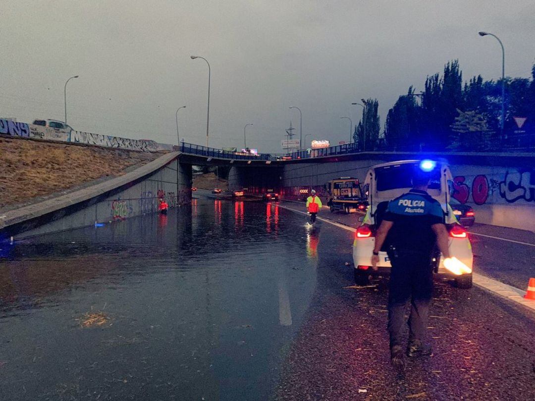 Carretera A-5 sentido Madrid inundada