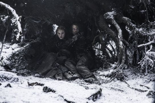 FOTOGALERÍA | Sansa Stark y Theon Greyjoy, durante su huída hacia Invernalia.