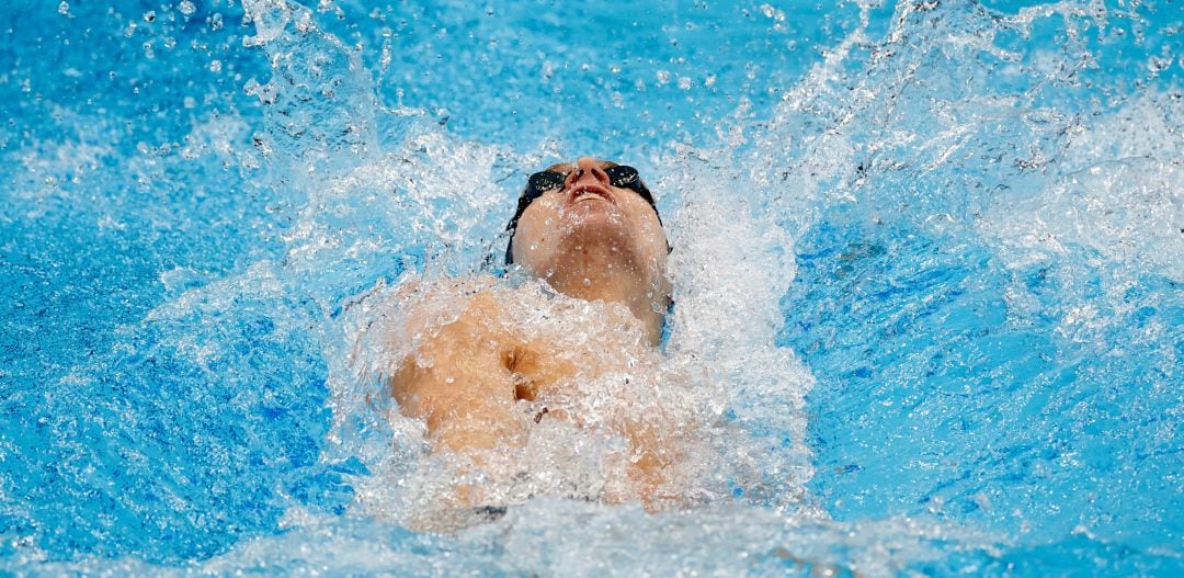 Nico García, durante su carrera en la final de los 200 espalda