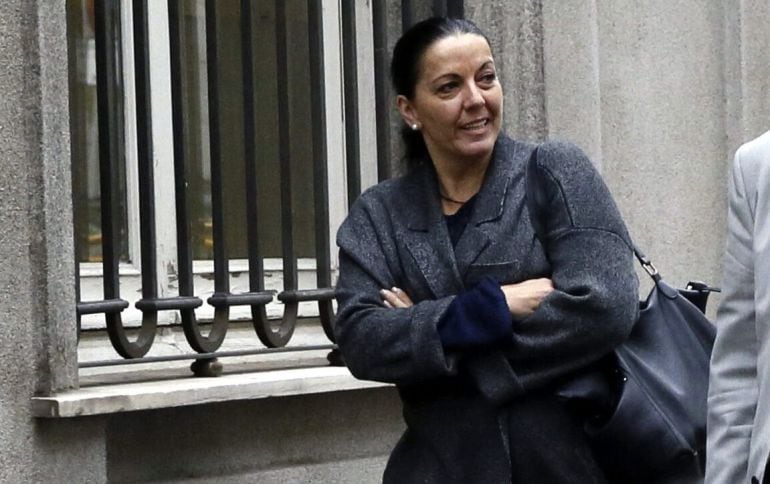 La alcaldesa de Corral de Almaguer (Toledo) y senadora del PP, Juliana Fernández de la Cueva, a su llegada al Tribunal Supremo