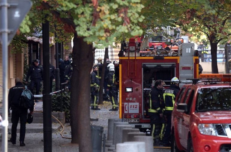 Los bomberos, en el incendio de San Juan de Letrán en noviembre de 2017 en Granada