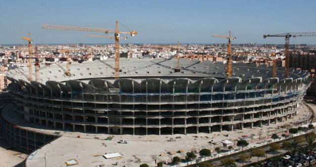 Imagen del nuevo estadio del Valencia en obras en la parcela de Corts Valencianes