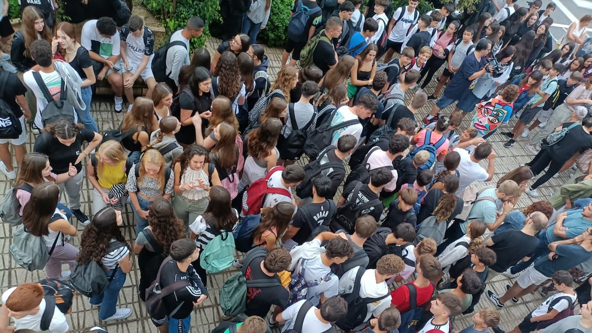 Concentraciones educativas en La Safor por el deficiente transporte escolar y la falta de profesores