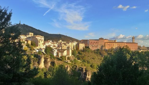 Vistas de Cuenca desde el camino de subida.