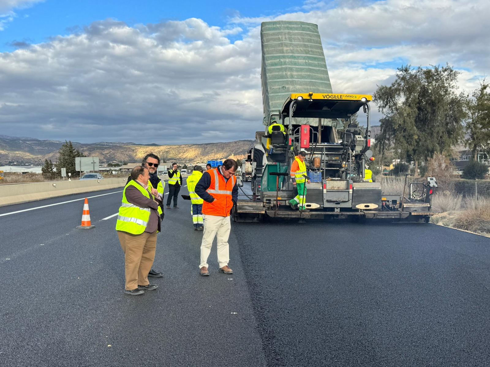 El director general de Carreteras, Francisco Carrillo, durante la visita a las obras de mejora de la autovía RM-2, que une Alhama de Murcia con el Campo de Cartagena