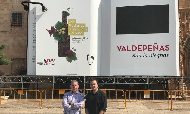 Presentación del nuevo decorado del escenario de las Fiestas del Vino de Valdepeñas (Ciudad Real) 