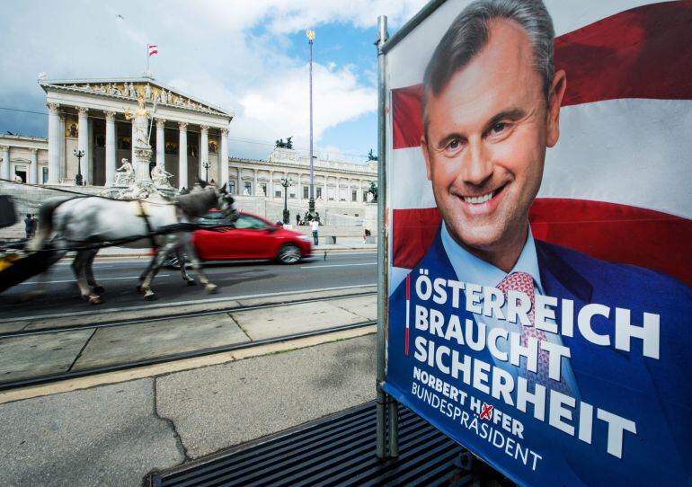  Uno de los carteles electorales a las presidenciales de Austria del 2 de Octubre, donde la extrema derecha del Partido de la Libertad de Norbert Hofer aparece en cabeza en las encuestas de intención de voto