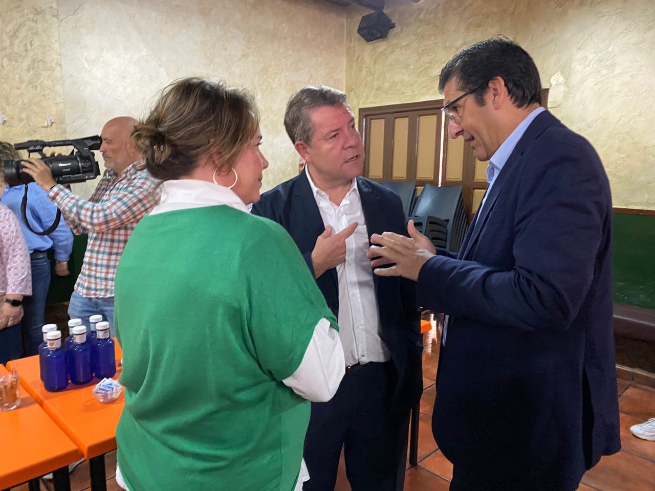 Emiliano García Page, presidente de Castilla La Mancha ha participado en un encuentro con vecinos, entre ellos cazadores, en Viso del Marqués