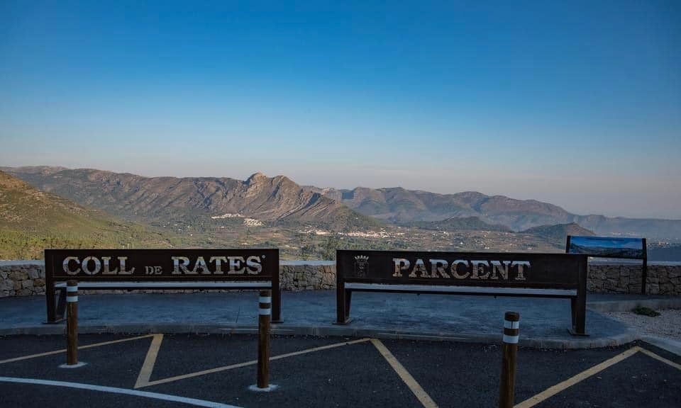 Mirador del Coll de Rates, antes de los actos vandálicos y robo