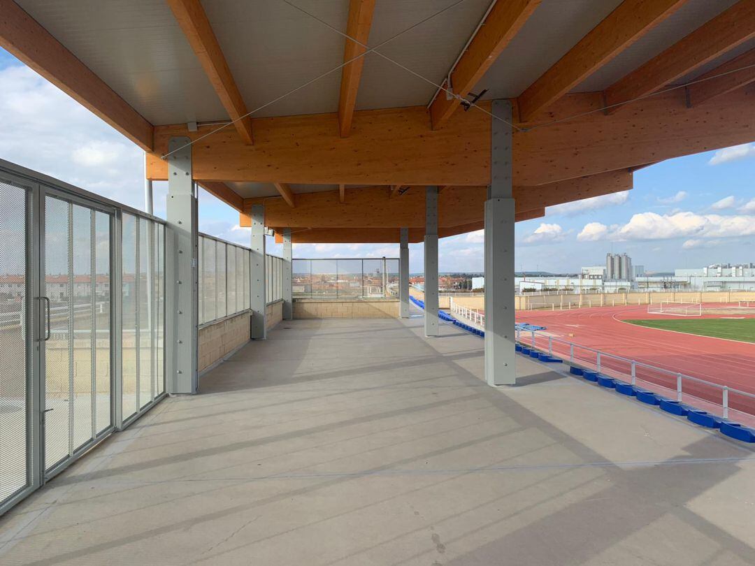 El campo municipal ya cuenta con una nueva cubierta después de esperar tres años 