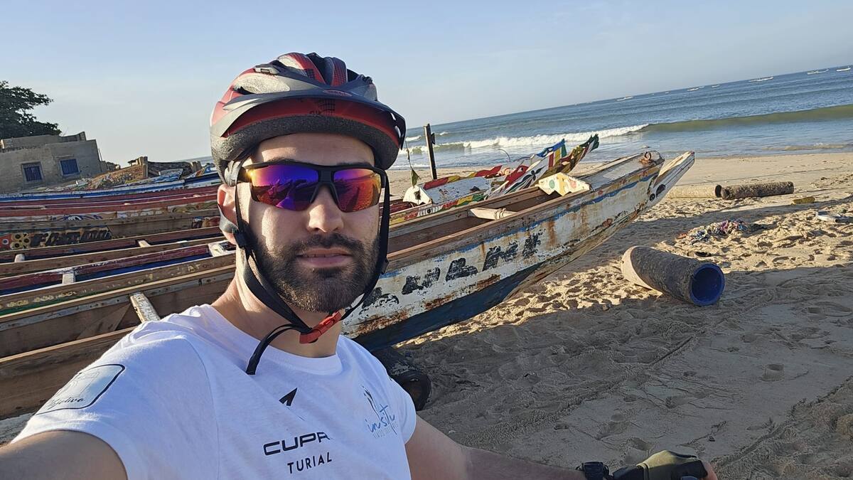 La aventura solidaria de Jairo, el linense que rehabilitará una escuela en Senegal