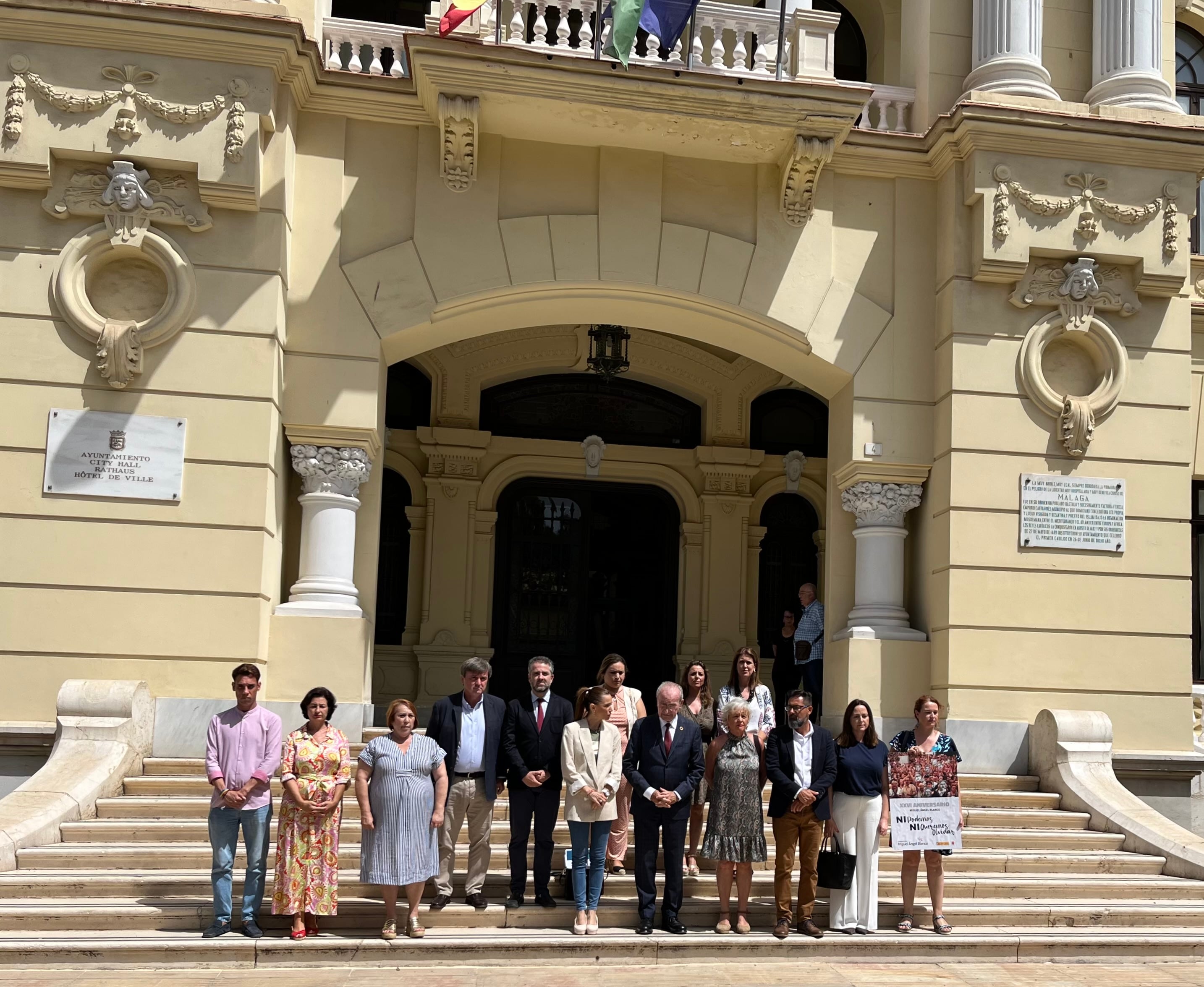 Minuto de silencio en el Ayuntamiento por el XXVI aniversario del asesinato de Miguel Ángel Blanco (Málaga)