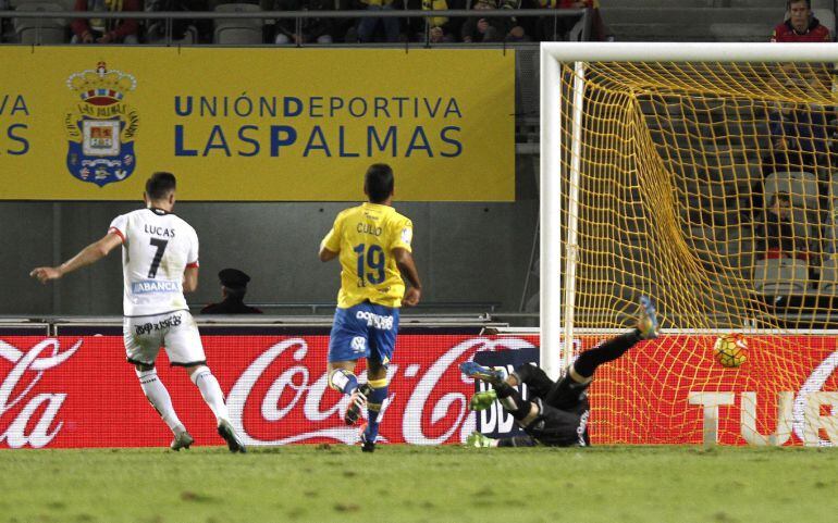 Lucas Pérez marca a placer el segundo gol ante Las Palmas