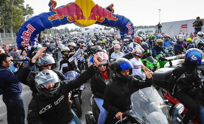 Imagen de la caravana motera del Gran Premio de Jerez de 2016.