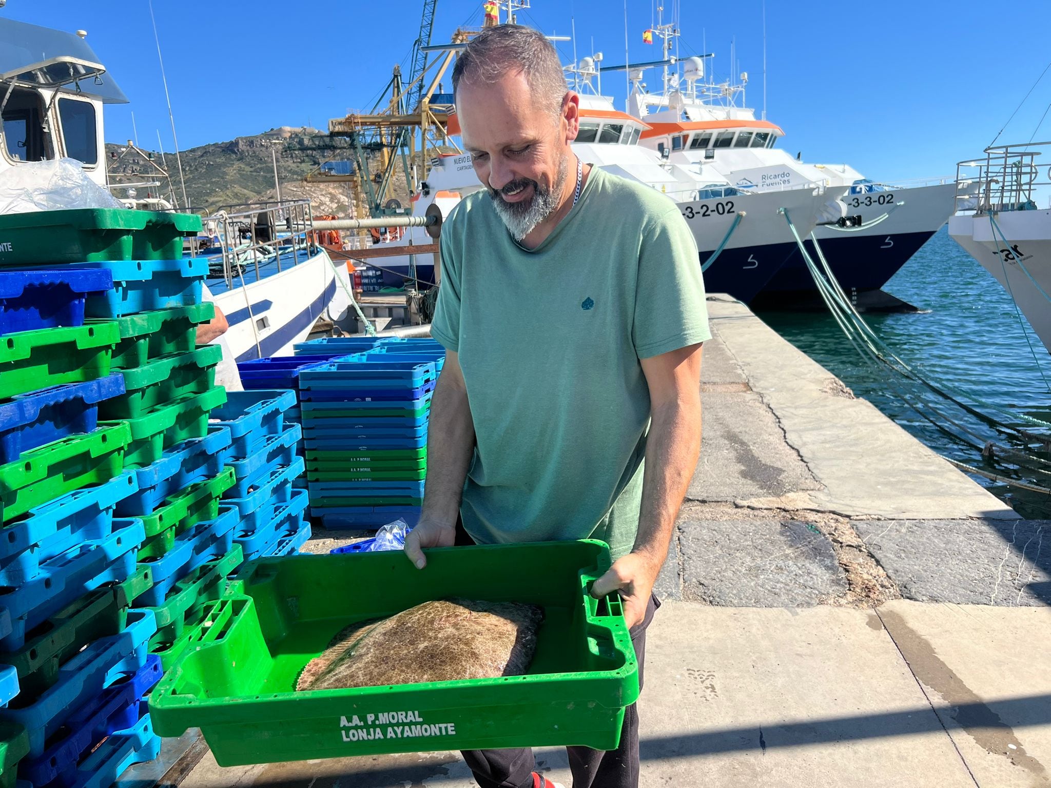 Los últimos pescadores de arrastre de Cartagena denuncian que se sienten "furtivos siendo trabajadores del mar"
