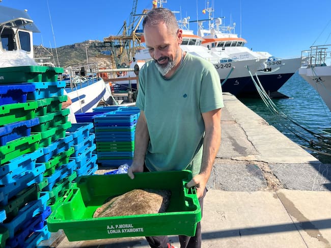 Los últimos pescadores de arrastre de Cartagena denuncian que se sienten "furtivos siendo trabajadores del mar"