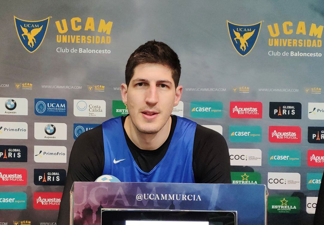 Rudez en sala de prensa