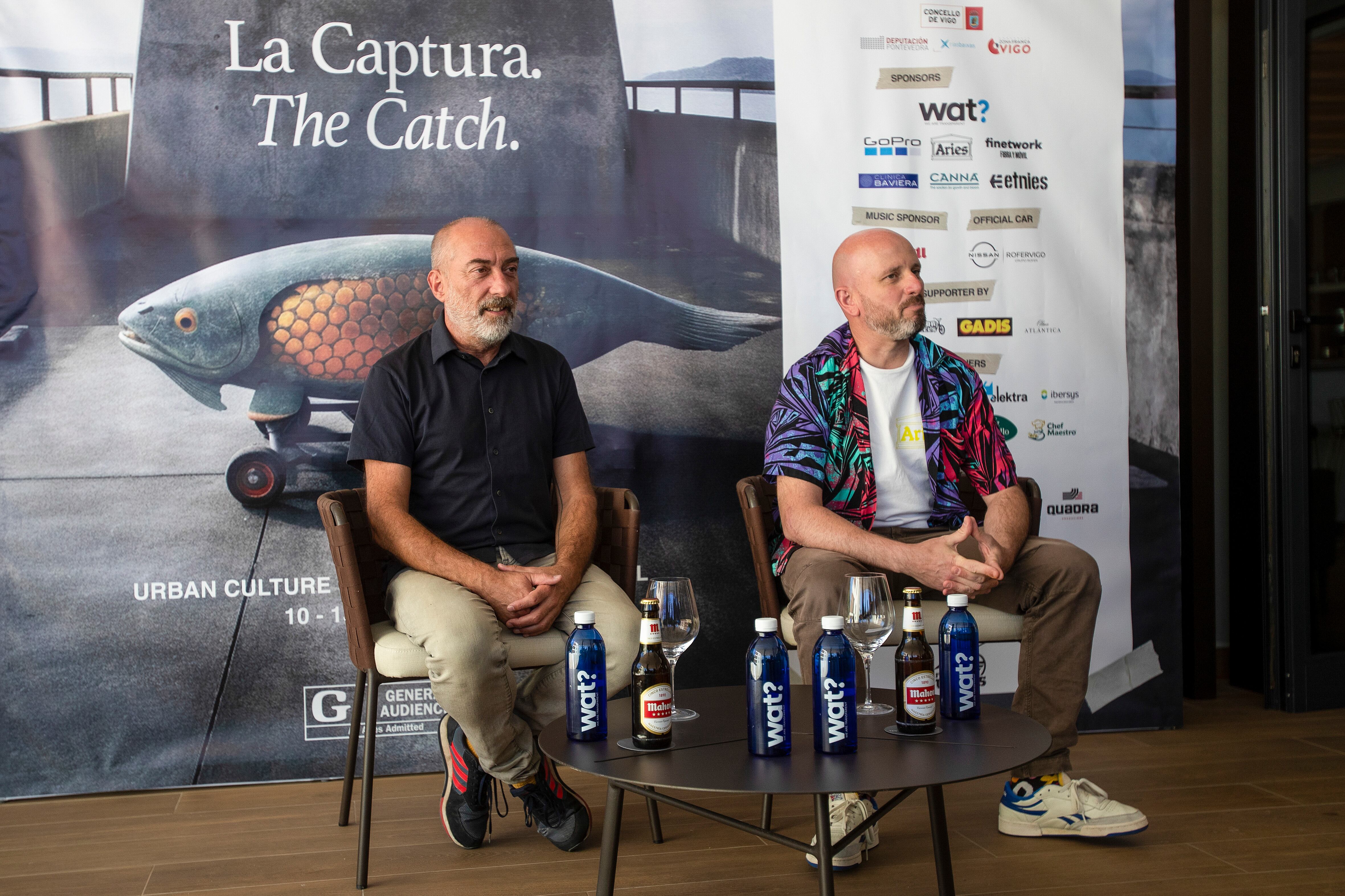 VIGO, 04/08/2023.- El promotor del festival, Carlos Domingo Piti (d) y el director Joako Ezpeleta (i) presentan este viernes el Festival de O Marisquiño en Vigo. EFE/Salvador Sas
