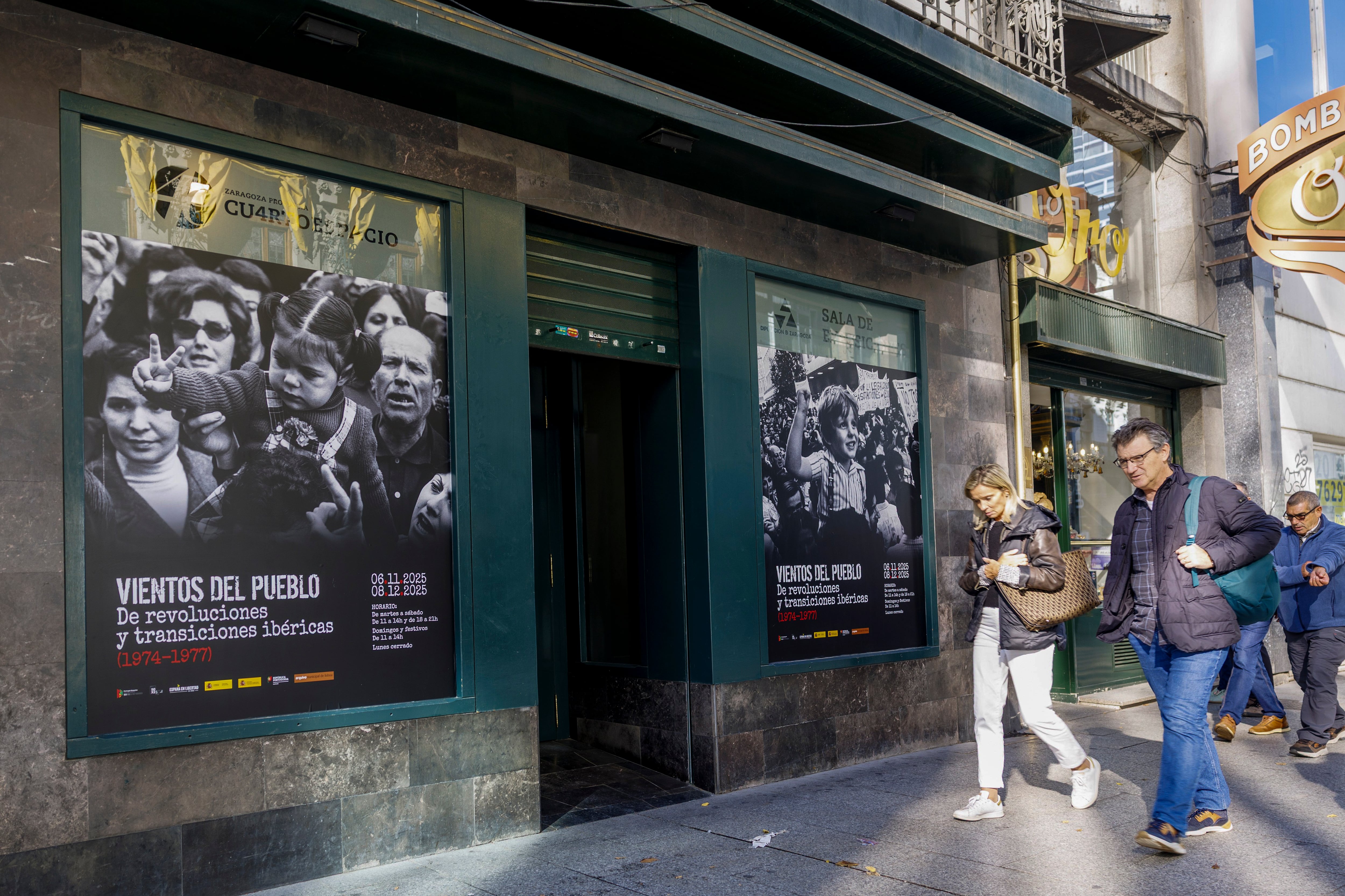 ZARAGOZA, 06/11/2025.- La Diputación de Zaragoza inaugura este jueves en la capital de Aragón la exposición "Vientos del pueblo" en colaboración con el Ministerio de Cultura y el Comisionado para la conmemoración de los 50 años de España en libertad. EFE/Javier Cebollada