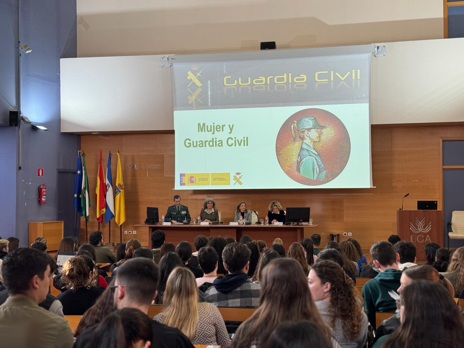 Una de las ponencias celebrada en el aulario del Campus de la Asunción, en Jerez