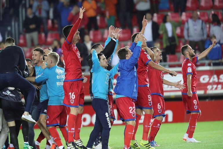 Los jugadores del Numancia celebran el triunfo por 2-1 ante la Cultural Leonesa.