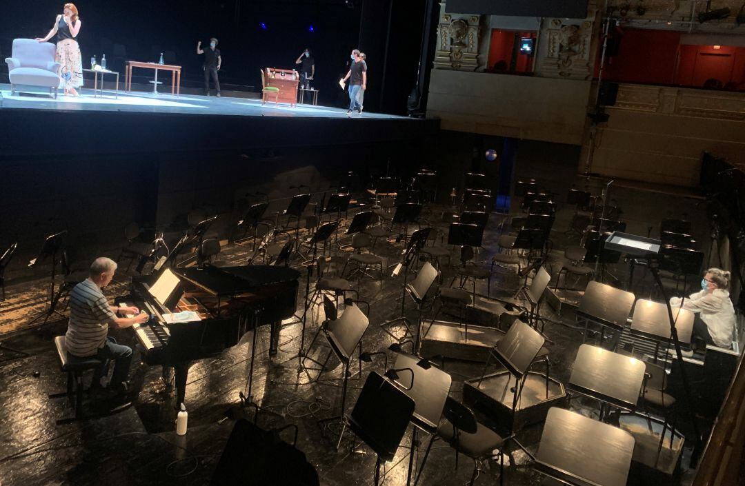 El reparto de &#039;La Traviata&#039; hace su primer ensayo de escena de cara a la reapetura del Teatro Real el 1 de julio. 