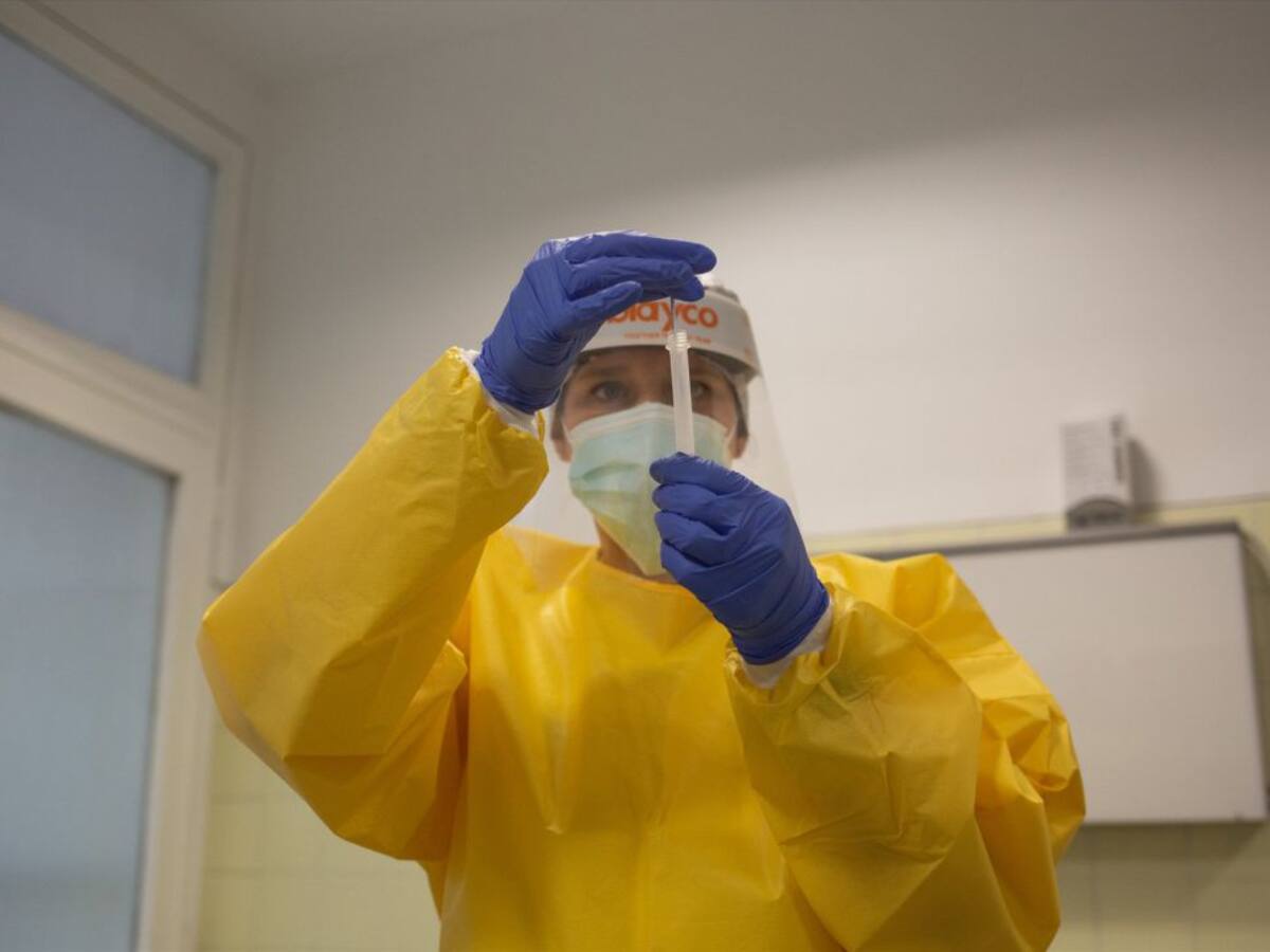 Cinco fallecidos y 864 contagios más en Sevilla en las últimas 24 horas