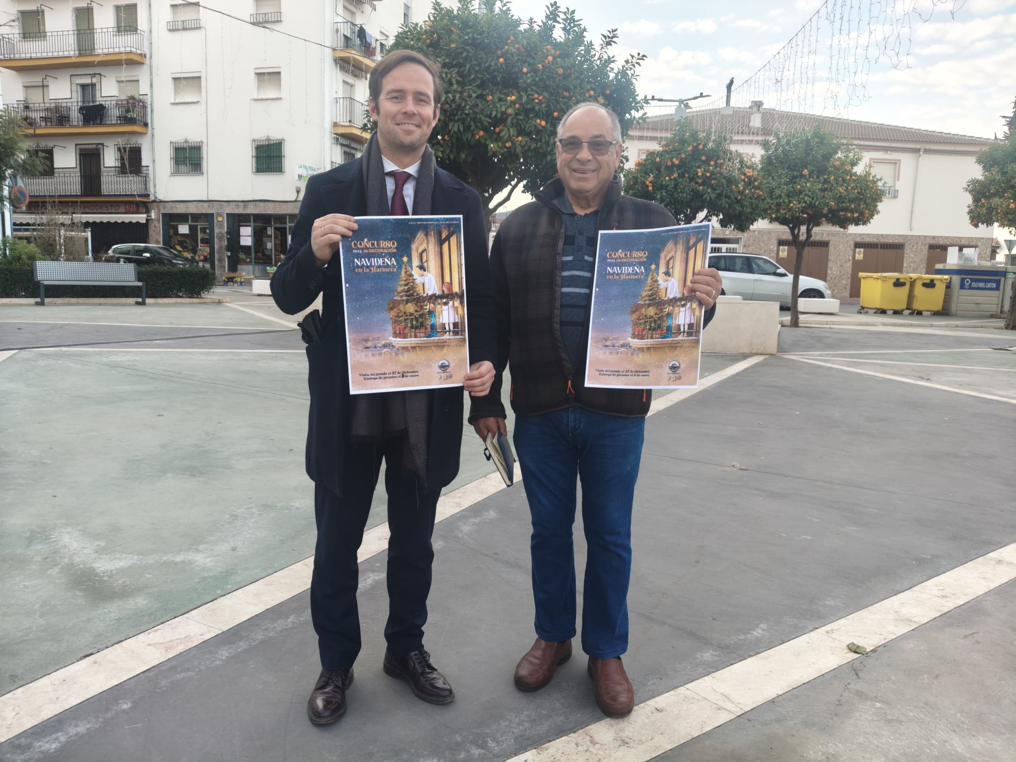 Nacho Alonso y Salvador Jiménez presentando el certamen de balcones