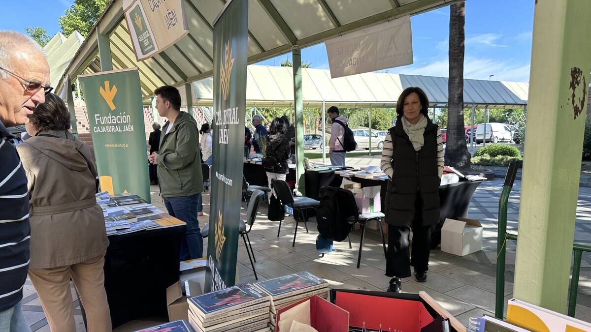 La UJA celebra su Día del Libro regalando claveles y un facsímil de la obra de Jacinto Benavente ‘Palabras, palabras…’