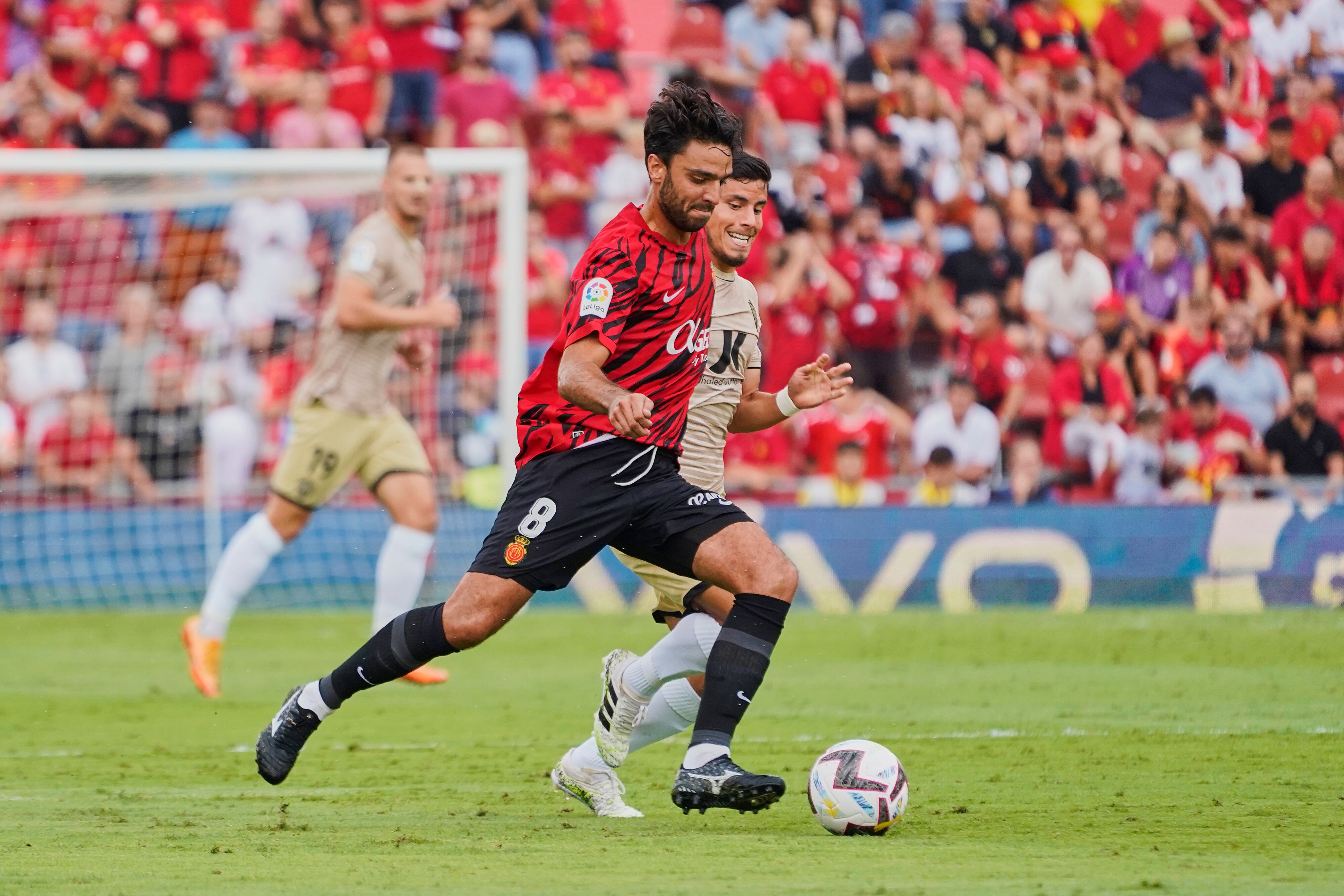 MALLORCA, SPAIN - SEPTEMBER 17: Clement Grenier of RCD Mallorca competes for the ball with Lucas Robertone of UD Almeria during the LaLiga Santander match between RCD Mallorca and UD Almeria at Estadi de Son Moix on September 17, 2022 in Mallorca, Spain. (Photo by Rafa Babot/Getty Images)