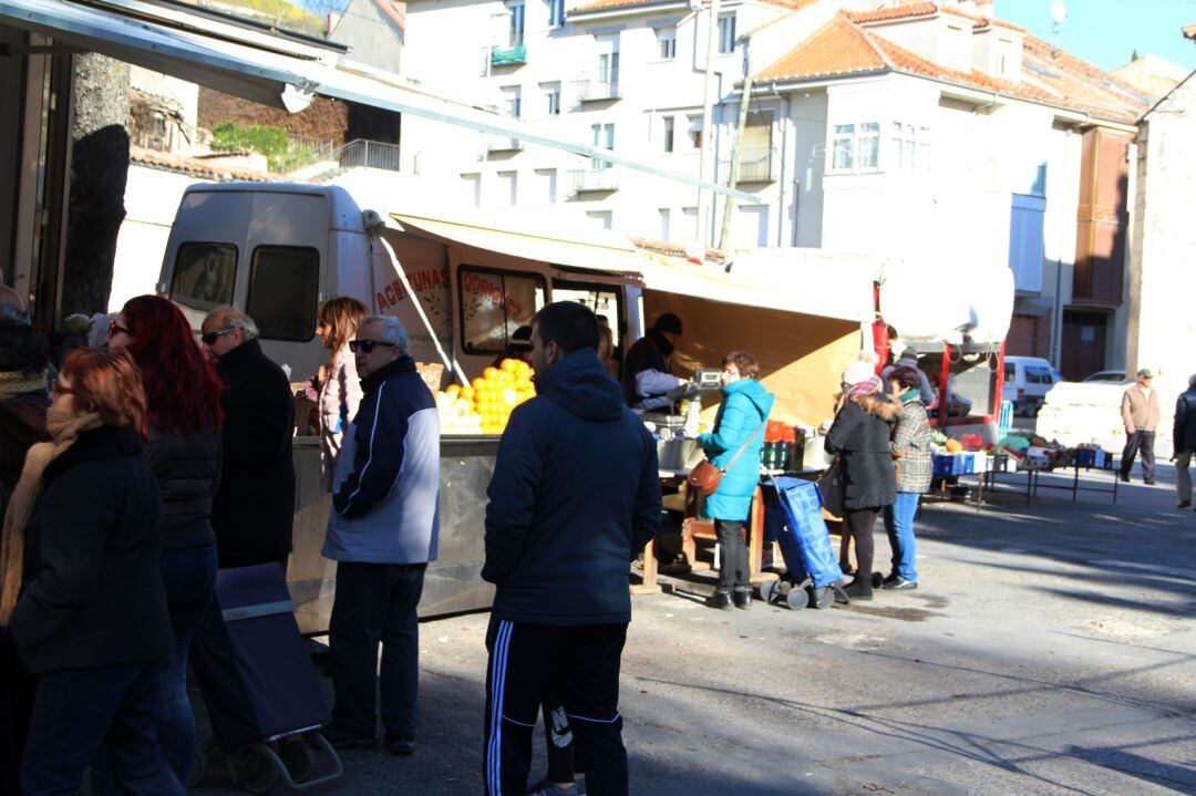 Puestos de fruta en el mercado de los jueves en Cuéllar