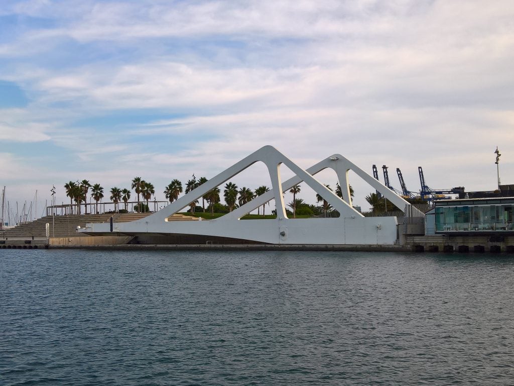 Puente móvil de la Marina de València