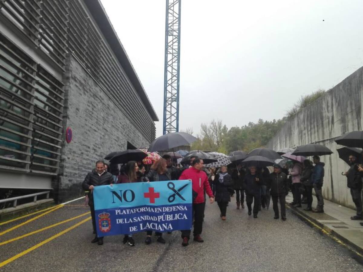 Un millar de personas protestan en Villablino contra las decisiones sanitarias