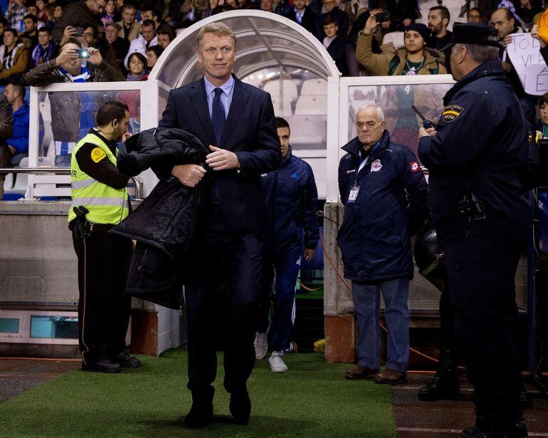 LA CORUNA, SPAIN - NOVEMBER 22:  Head coach David Moyes of Real Sociedad de Futbol enters the pitch prior to start the La Liga match between RC Deportivo La Coruna and Real Sociedad de Futbol at Riazor Stadium on November 22, 2014 in La Coruna, Spain.  (Photo by Gonzalo Arroyo Moreno/Getty Images)