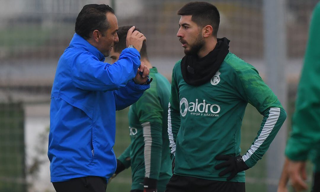 Oltra y Papu, manteniendo una conversación durante un entrenamiento en La Albericia.