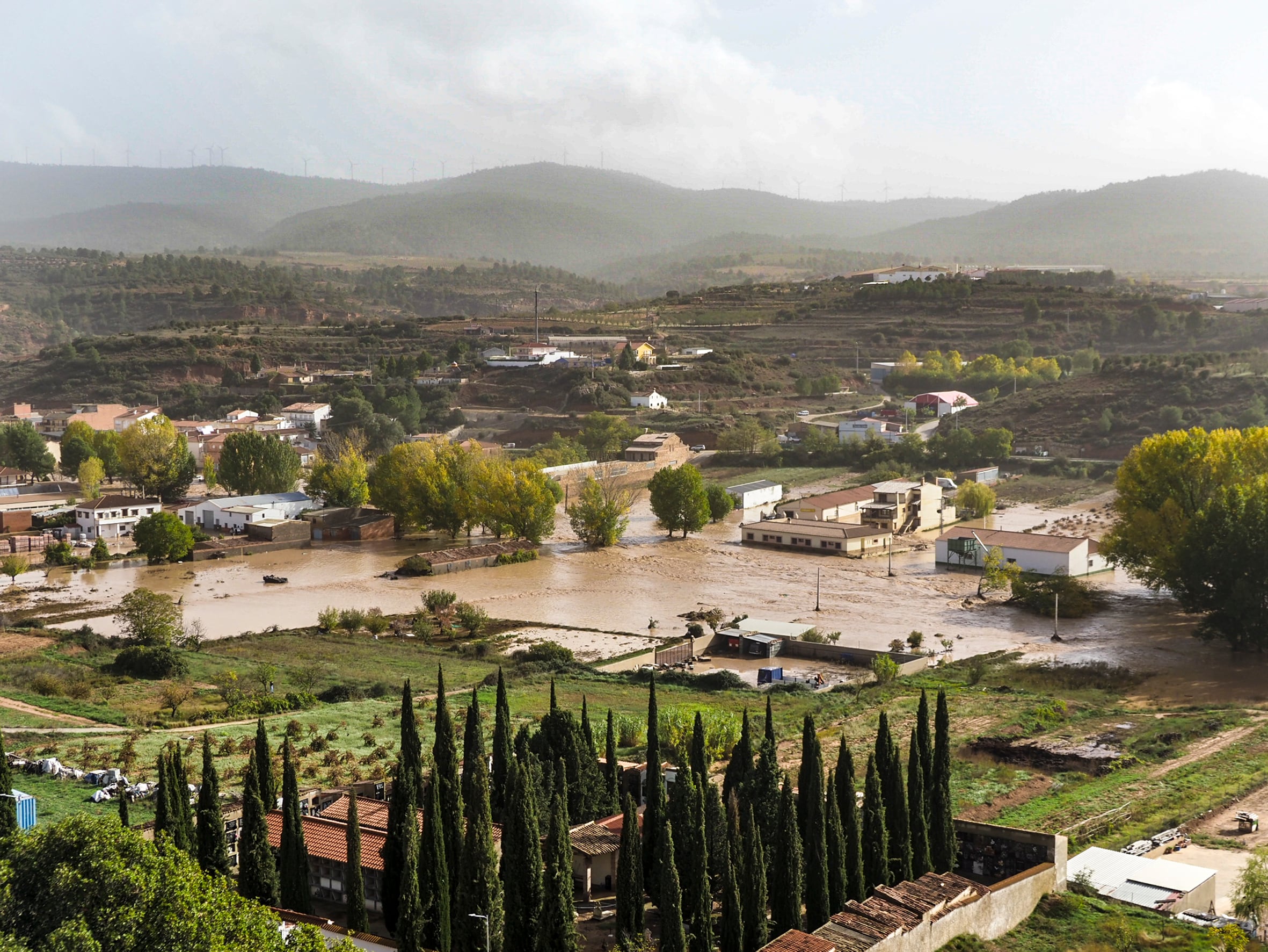 Angustioso rescate en Mira (Cuenca): "Me llegaba el agua al pecho, me quedé atrapada en el garaje" 