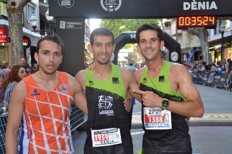 En el centro Moha Rida a su izquierda José Manuel García y a la derecha Gabriel Domene.