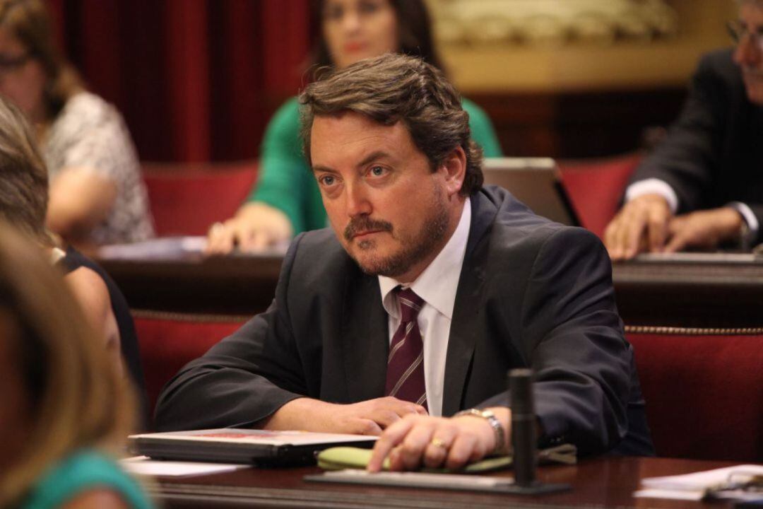 Camps explica que tot forma part d'un procés administratiu per homologar el partit amb la resta de la formació política a nivell estatal.