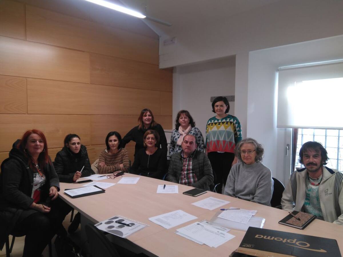 Nueve empresarios de Cervera realizan el curso "Escaparatismo para vender más"