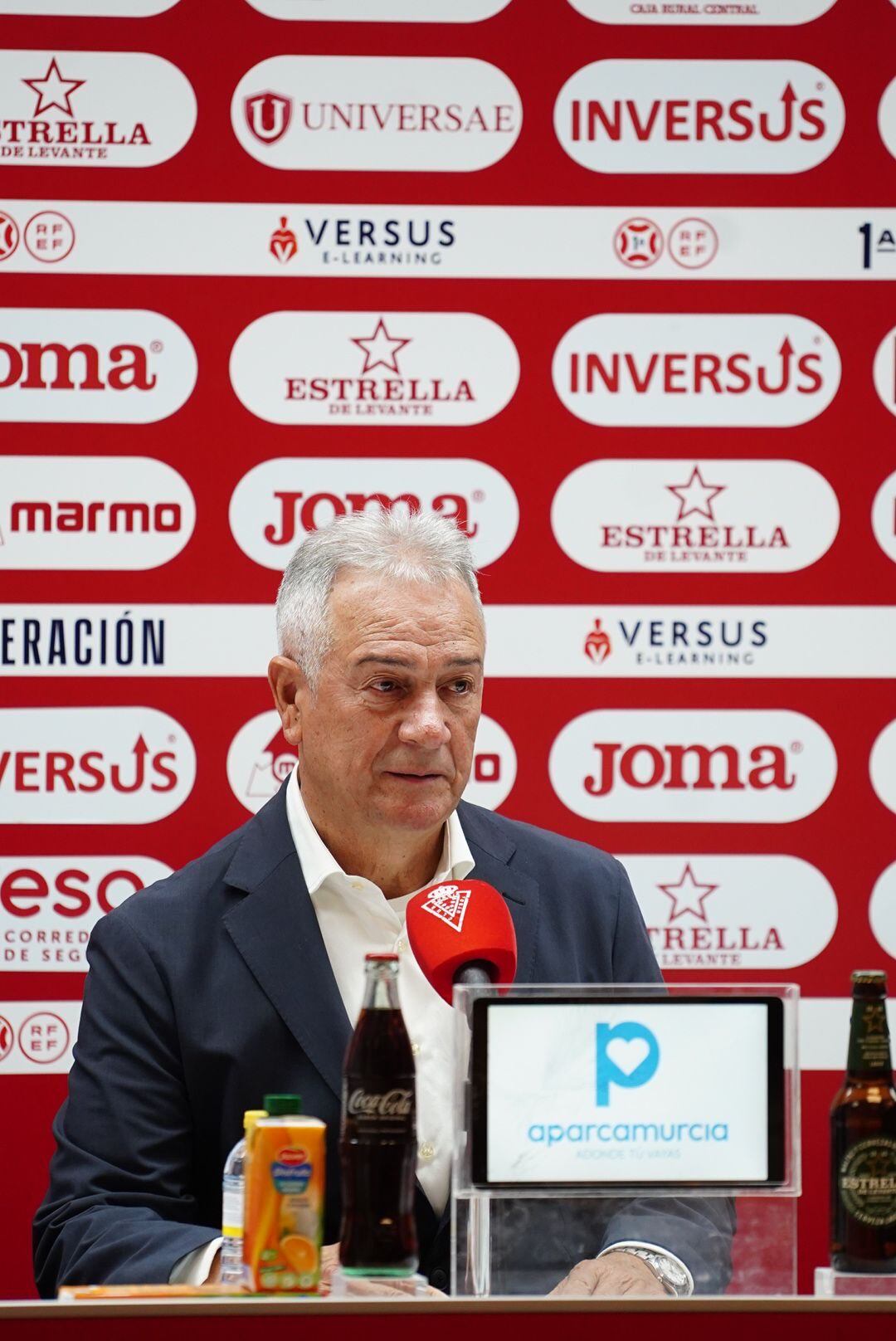 Felipe Moreno, presidente del Real Murcia, en una rueda de prensa.
