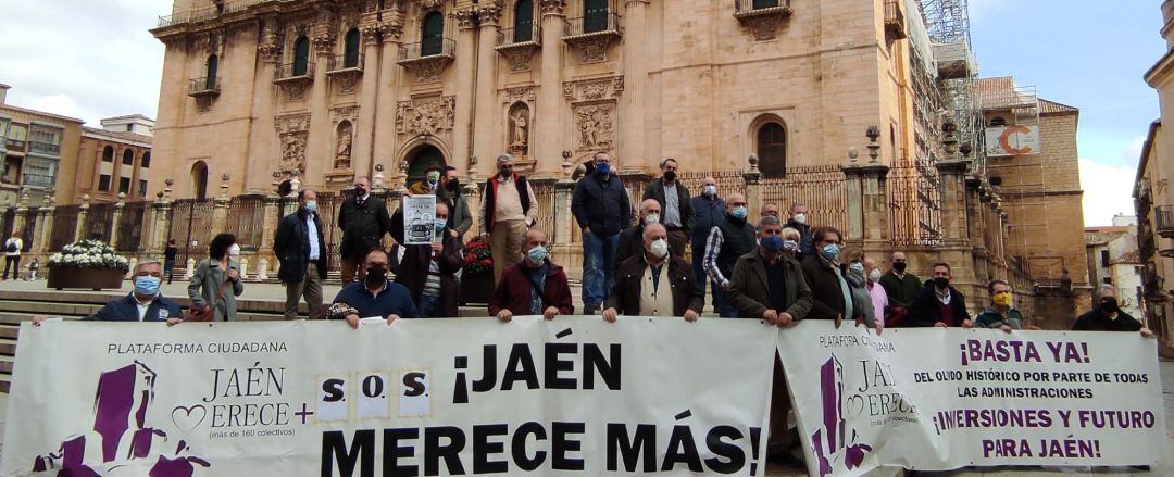 Presentación de la manifestación y de la cacerolada.
