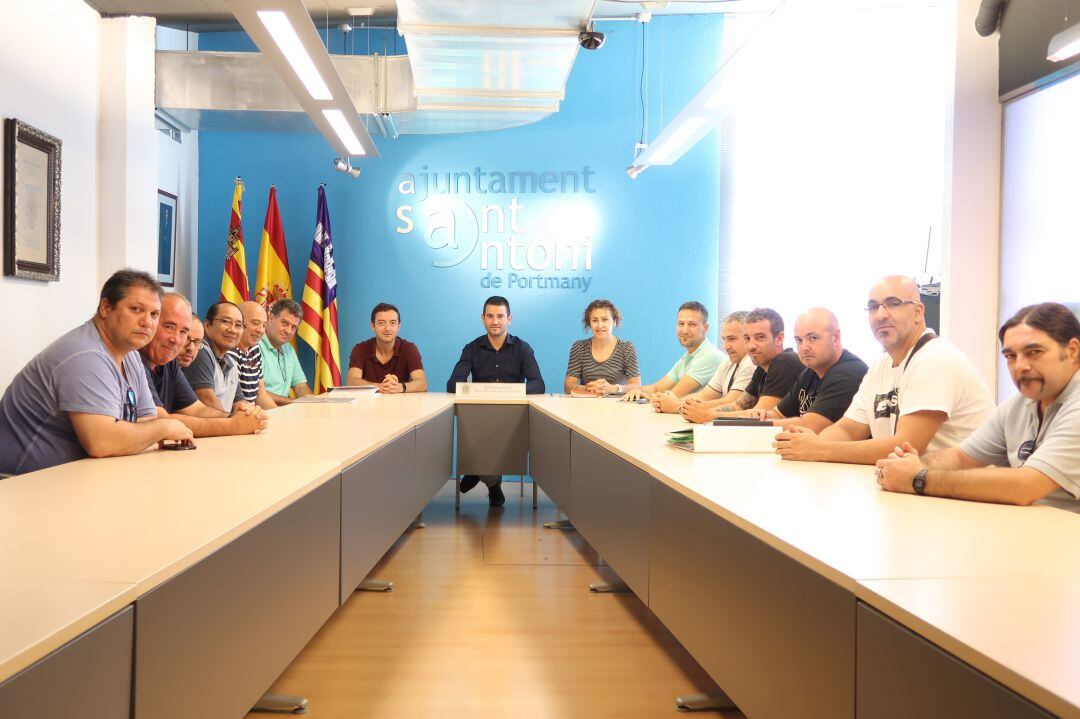 Imagen de la reunión en el Ayuntamiento de Sant Antoni