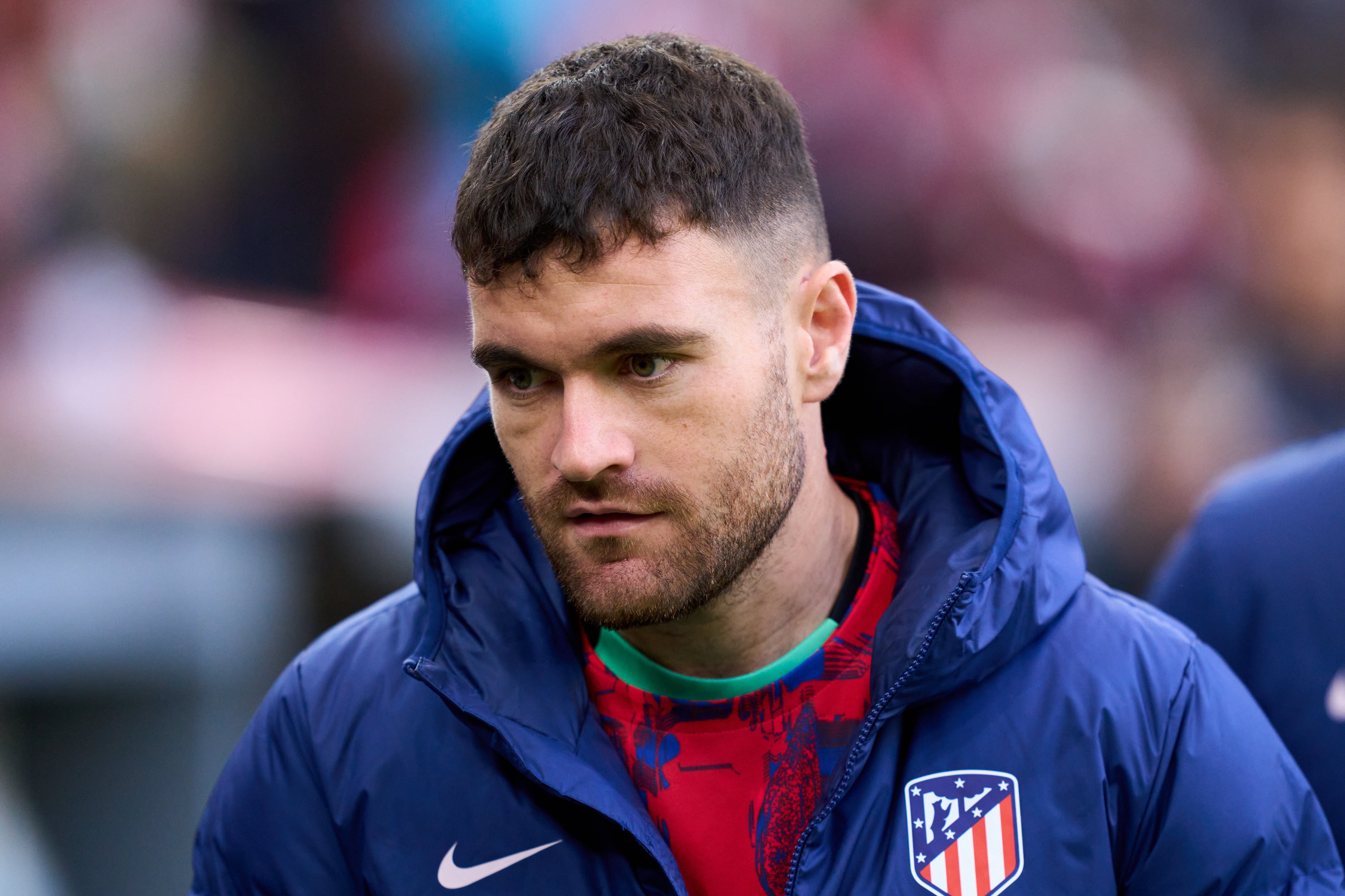 Javi Galán, en el banquillo de San Mamés durante el partido de Liga entre el Athletic y Atlético de Madrid. (Photo by Juan Manuel Serrano Arce/Getty Images)