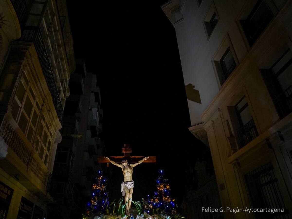 Los californios cierran su participación en la Semana Santa con la Procesión del Silencio