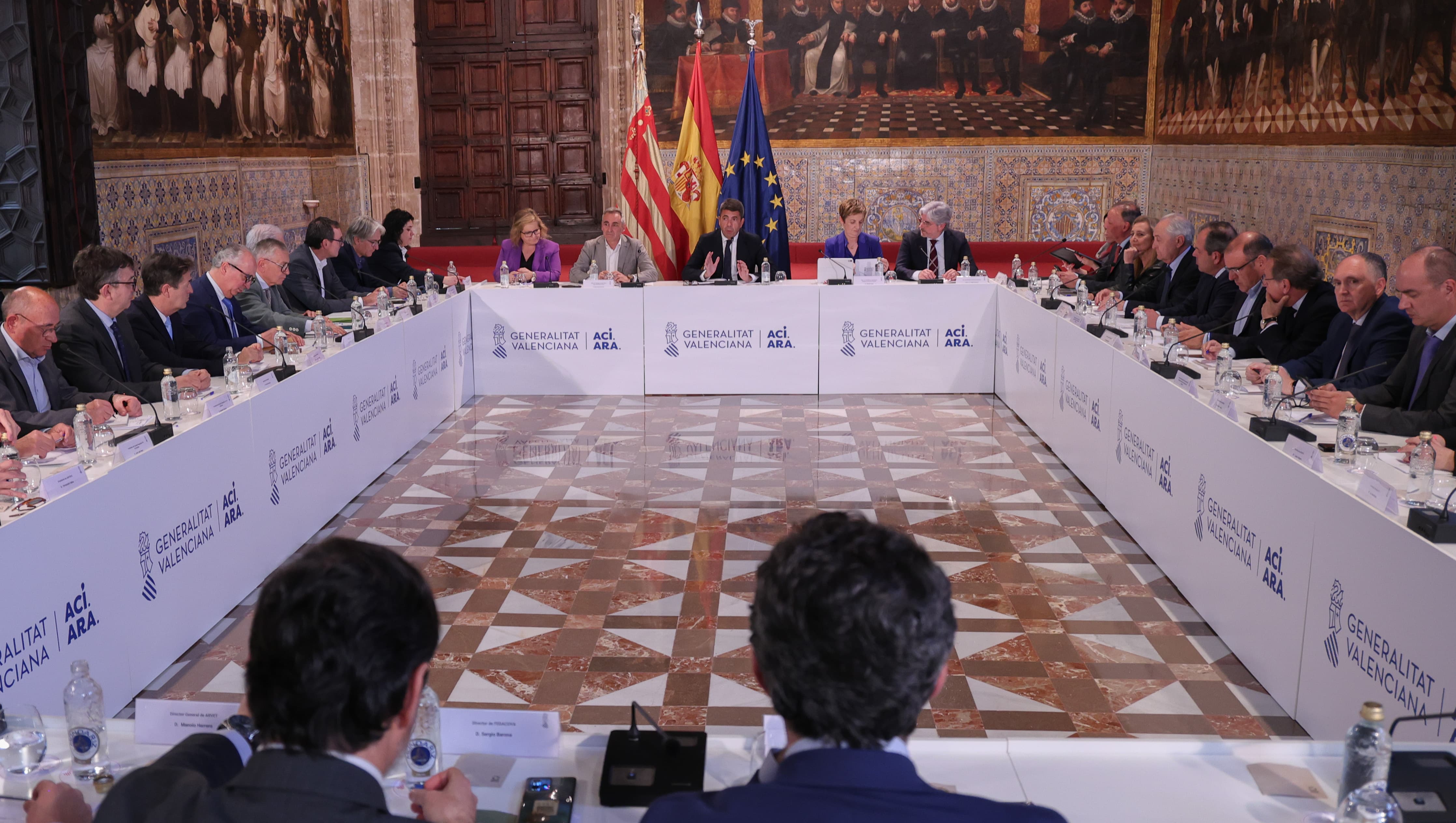 Reunión del president de la Generalitat con los responsables sindicales y de los sectores más afectados por la guerra arancelaria iniciada por Estados Unidos